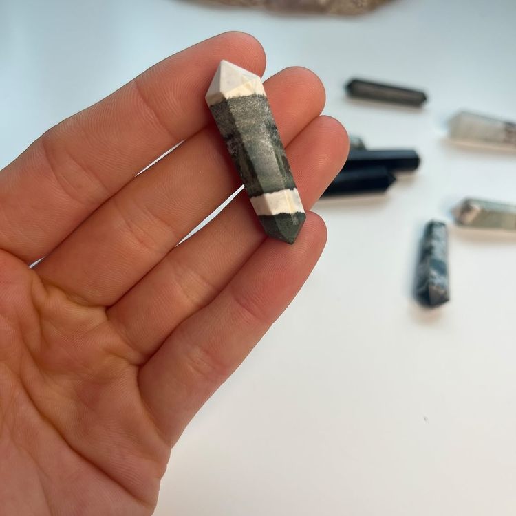 Mini Serpentine Double-Terminated Point