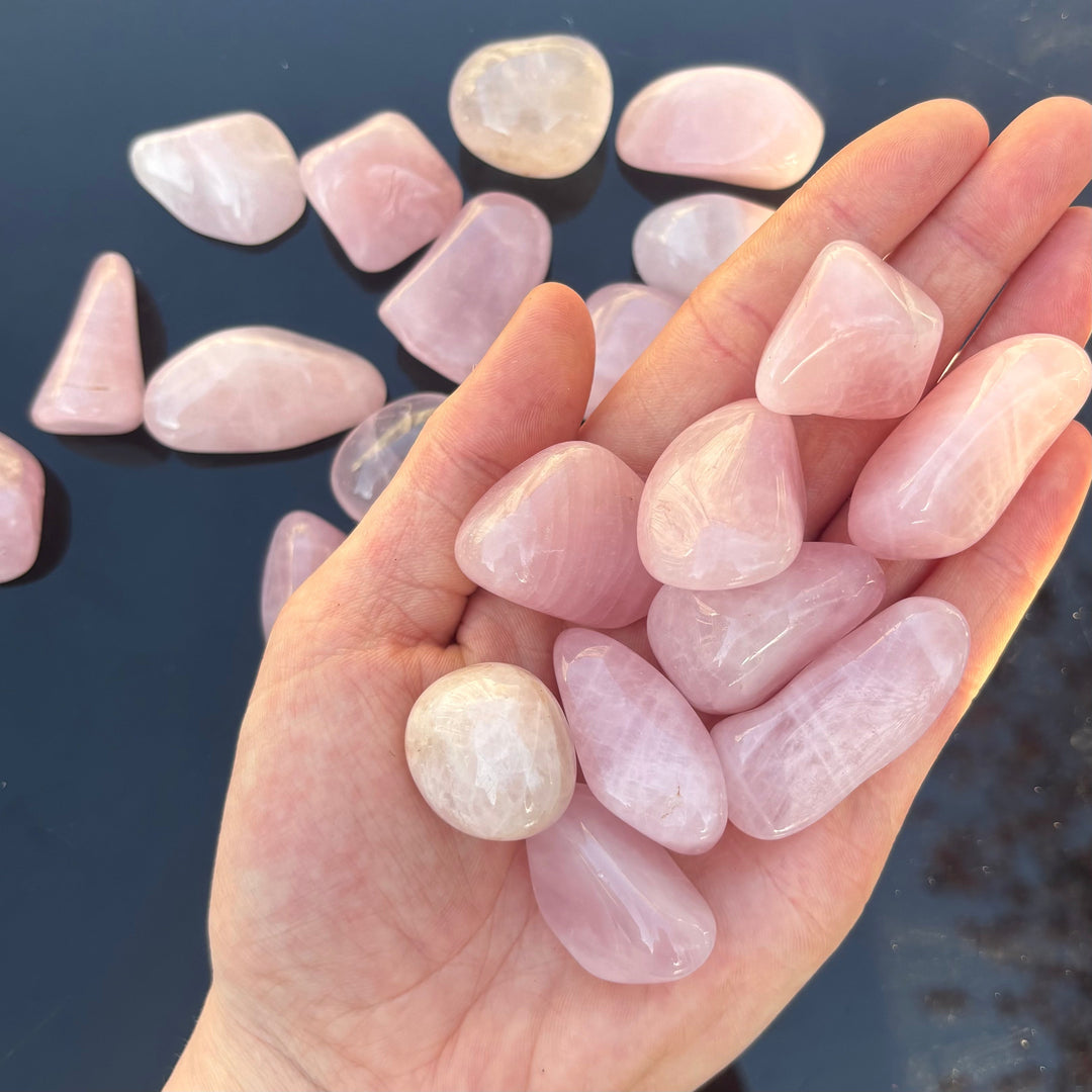 Rose Quartz — The Crystal of Love, Softness & Emotional Healing