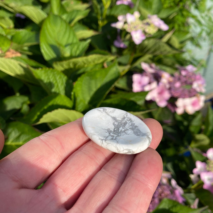 Howlite Oval Worry Stone – Calm &amp; Release