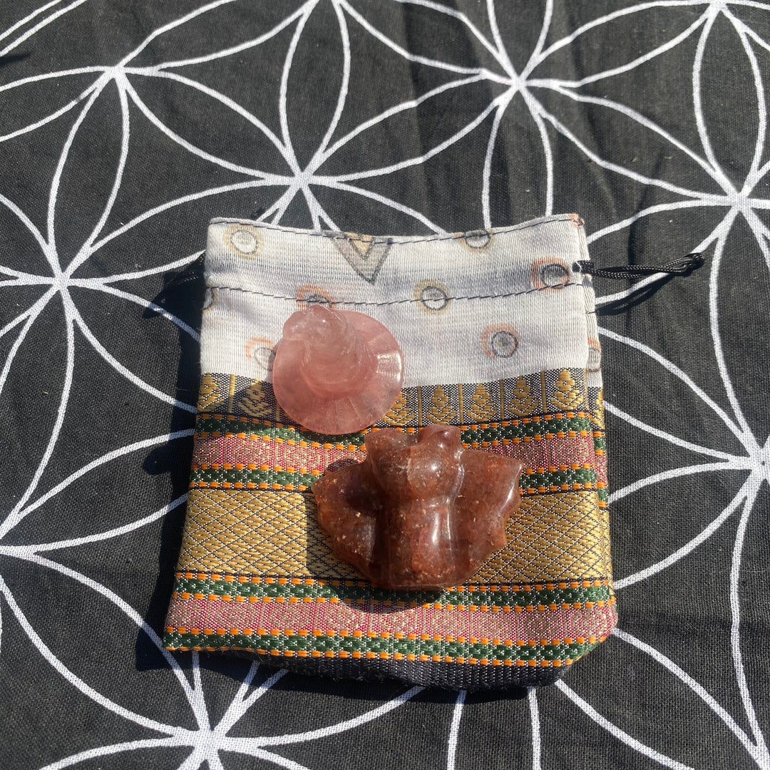Strawberry Quartz Witch’s Hat &amp; Raspberry Aventurine Bat Gift Set – Soft Love &amp; Joyful Energy