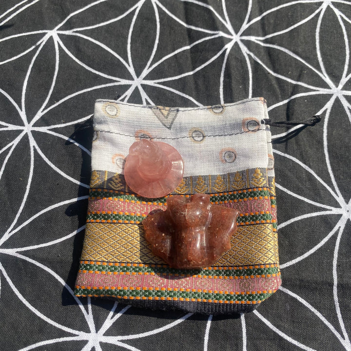 Strawberry Quartz Witch’s Hat &amp; Raspberry Aventurine Bat Gift Set – Soft Love &amp; Joyful Energy