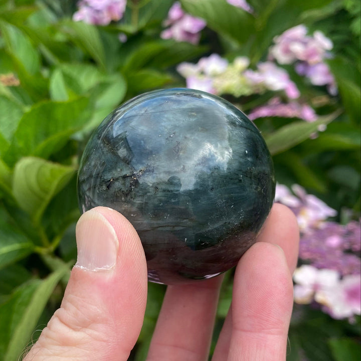 Grey Labradorite Crystal Sphere – Soft Flash &amp; Protective Energy
