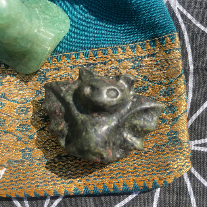 Green Aventurine Witch’s Hat &amp; Moss Agate Bat Gift Set – Lucky &amp; Grounding Vibes