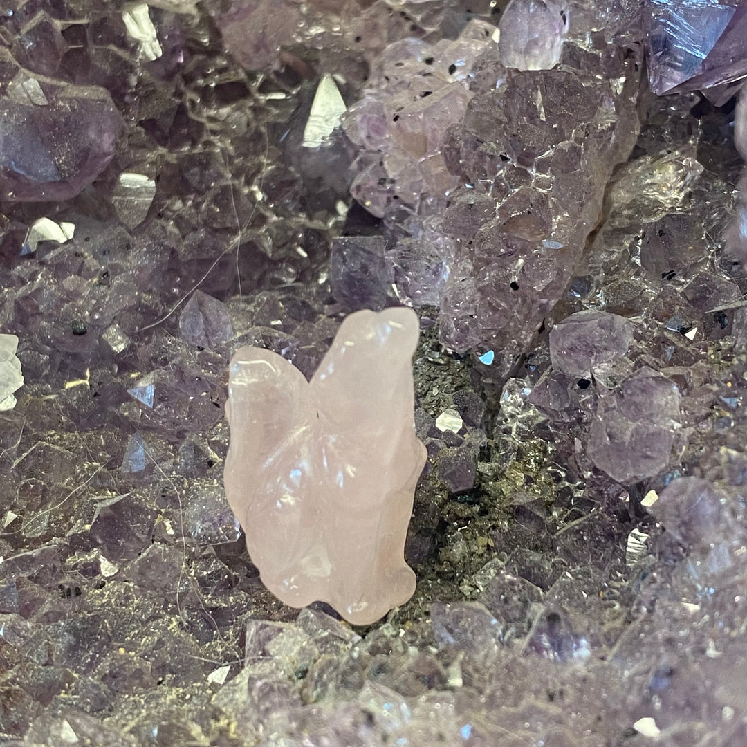 Rose Quartz Wolf Carving — Soft Love &amp; Gentle Protective Energy