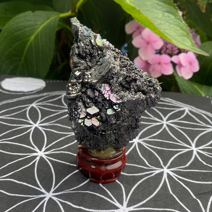 Carborundum Statement Piece on Ceramic Stand – Light &amp; Protection Energy