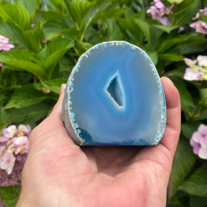 Blue Dyed Agate Geode – Calm &amp; Clear Communication