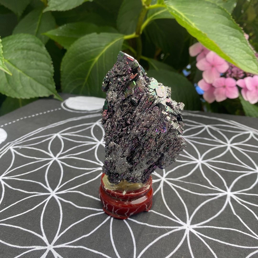 Carborundum Statement Piece on Ceramic Stand – Light &amp; Protection Energy