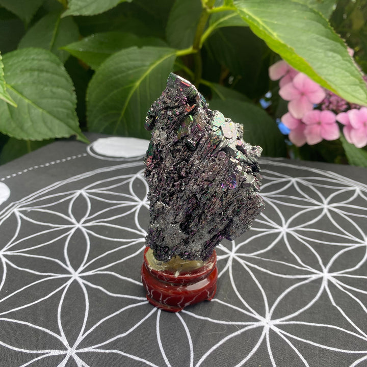 Carborundum Statement Piece on Ceramic Stand – Light &amp; Protection Energy