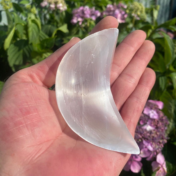 Small Selenite Moon Dish – Cleansing &amp; Calm Energy