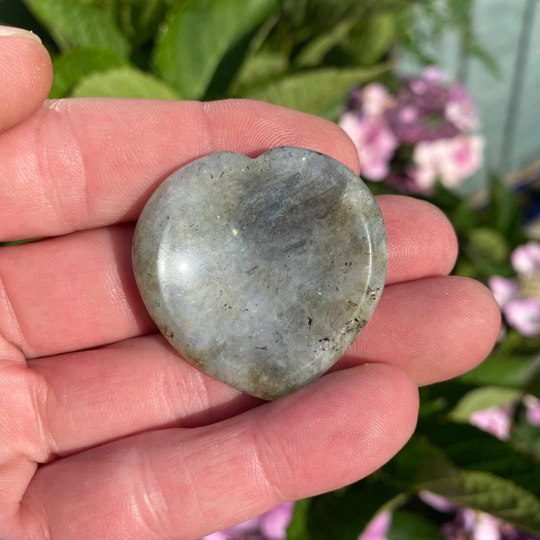 Labradorite Heart Worry Stone – Strength &amp; Insight