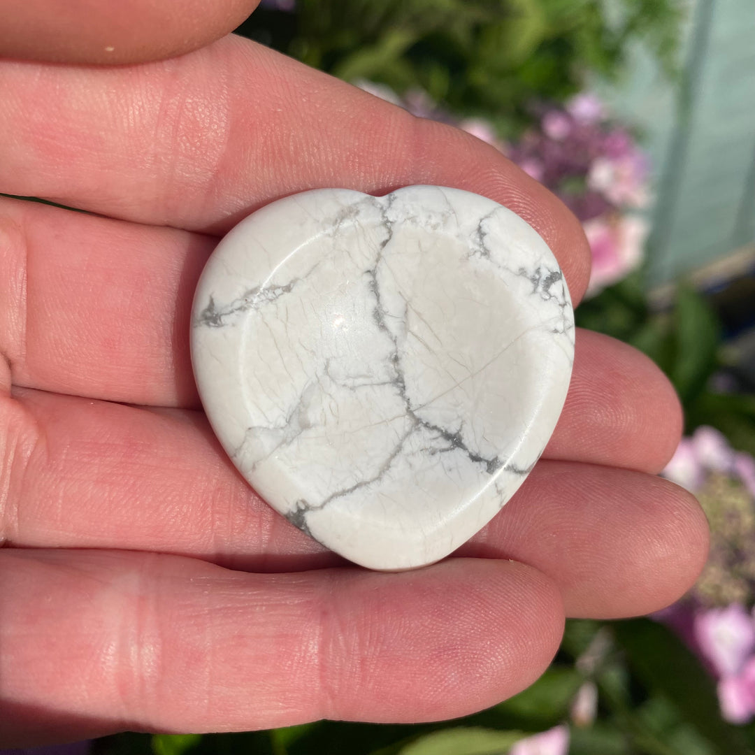 Howlite Heart Worry Stone – Peace &amp; Comfort