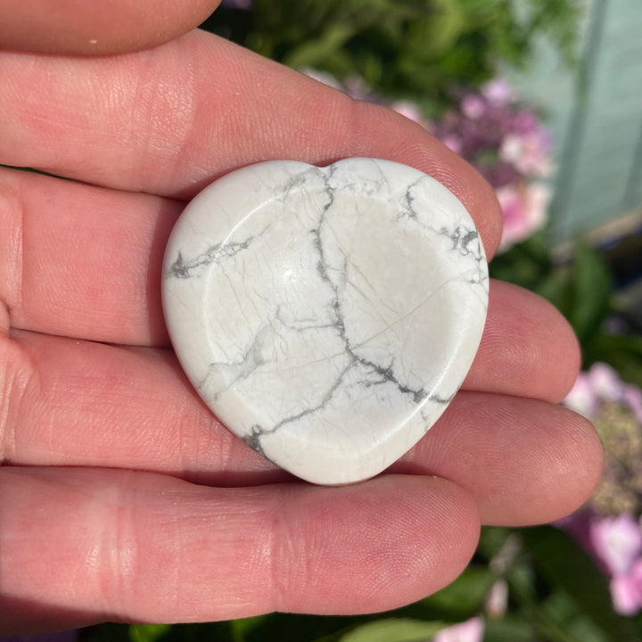 Howlite Heart Worry Stone – Peace &amp; Comfort