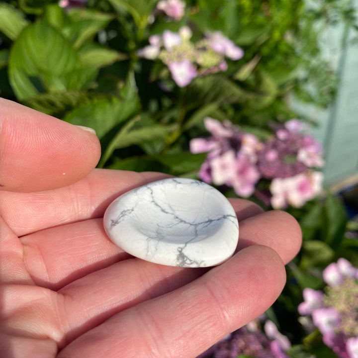 Howlite Heart Worry Stone – Peace &amp; Comfort
