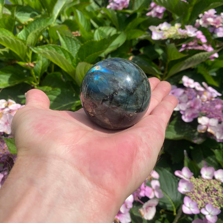 Grey Labradorite Crystal Sphere – Soft Flash &amp; Protective Energy