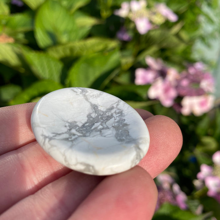 Howlite Oval Worry Stone – Calm &amp; Release