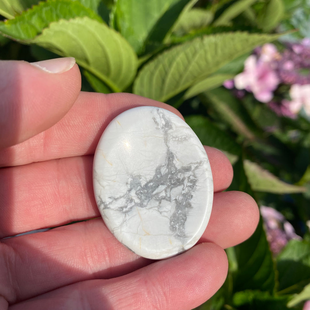 Howlite Oval Worry Stone – Calm &amp; Release