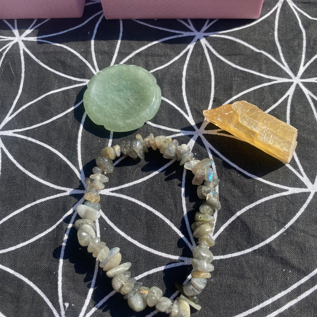 Labradorite, Green Aventurine &amp; Citrine Crystal Calm Gift Set - Pink Bloom