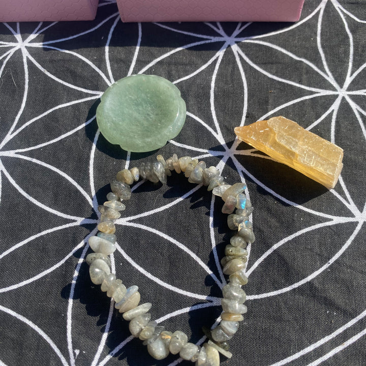 Labradorite, Green Aventurine &amp; Citrine Crystal Calm Gift Set - Pink Bloom