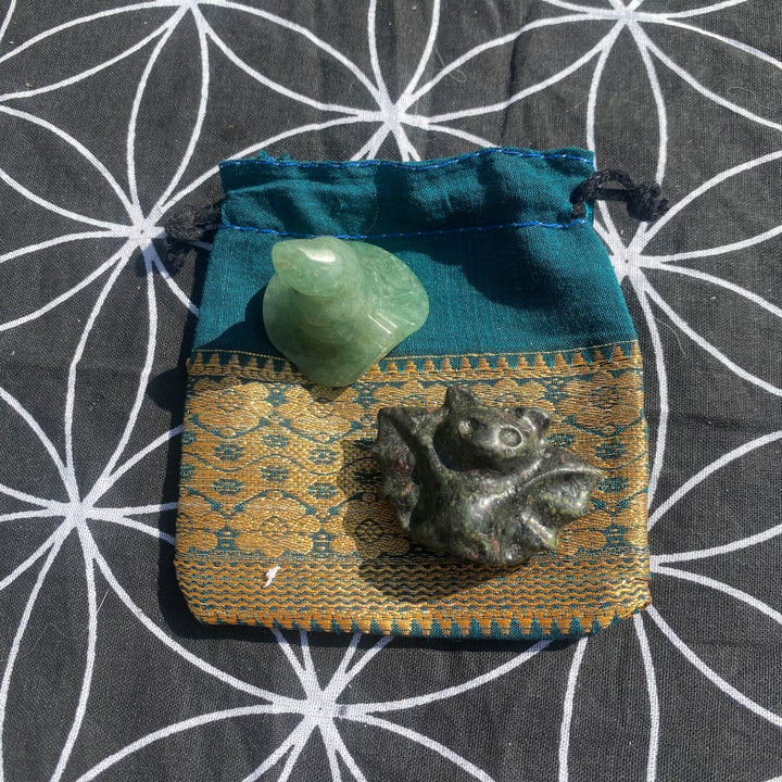 Green Aventurine Witch’s Hat &amp; Moss Agate Bat Gift Set – Lucky &amp; Grounding Vibes