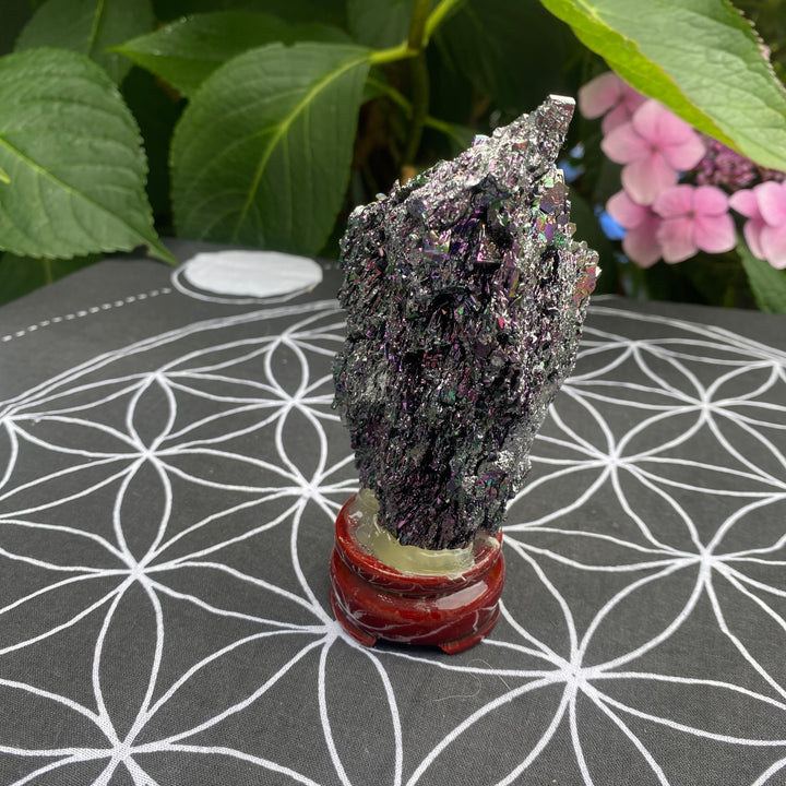 Carborundum Statement Piece on Ceramic Stand – Light &amp; Protection Energy