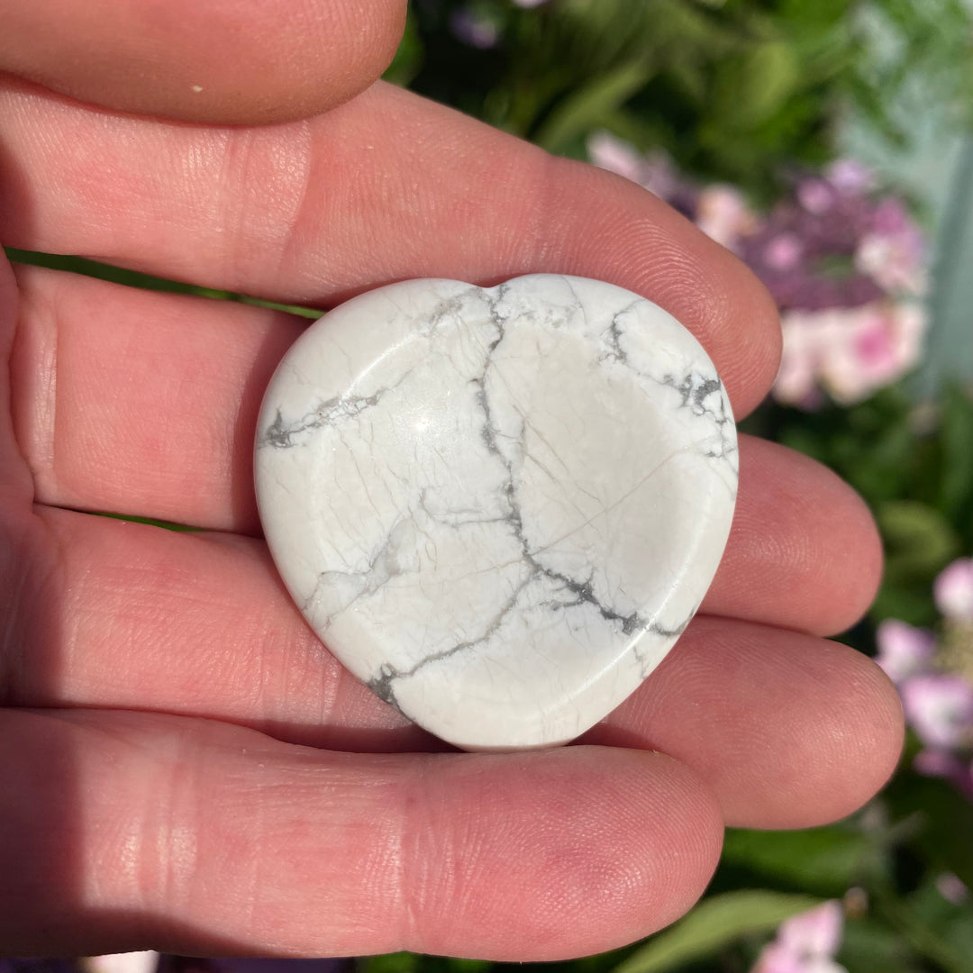 Howlite Heart Worry Stone – Peace &amp; Comfort