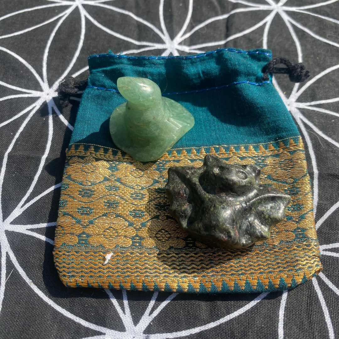 Green Aventurine Witch’s Hat &amp; Moss Agate Bat Gift Set – Lucky &amp; Grounding Vibes