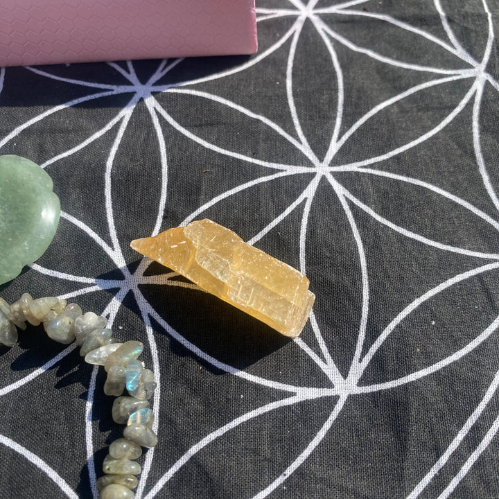 Labradorite, Green Aventurine &amp; Citrine Crystal Calm Gift Set - Pink Bloom