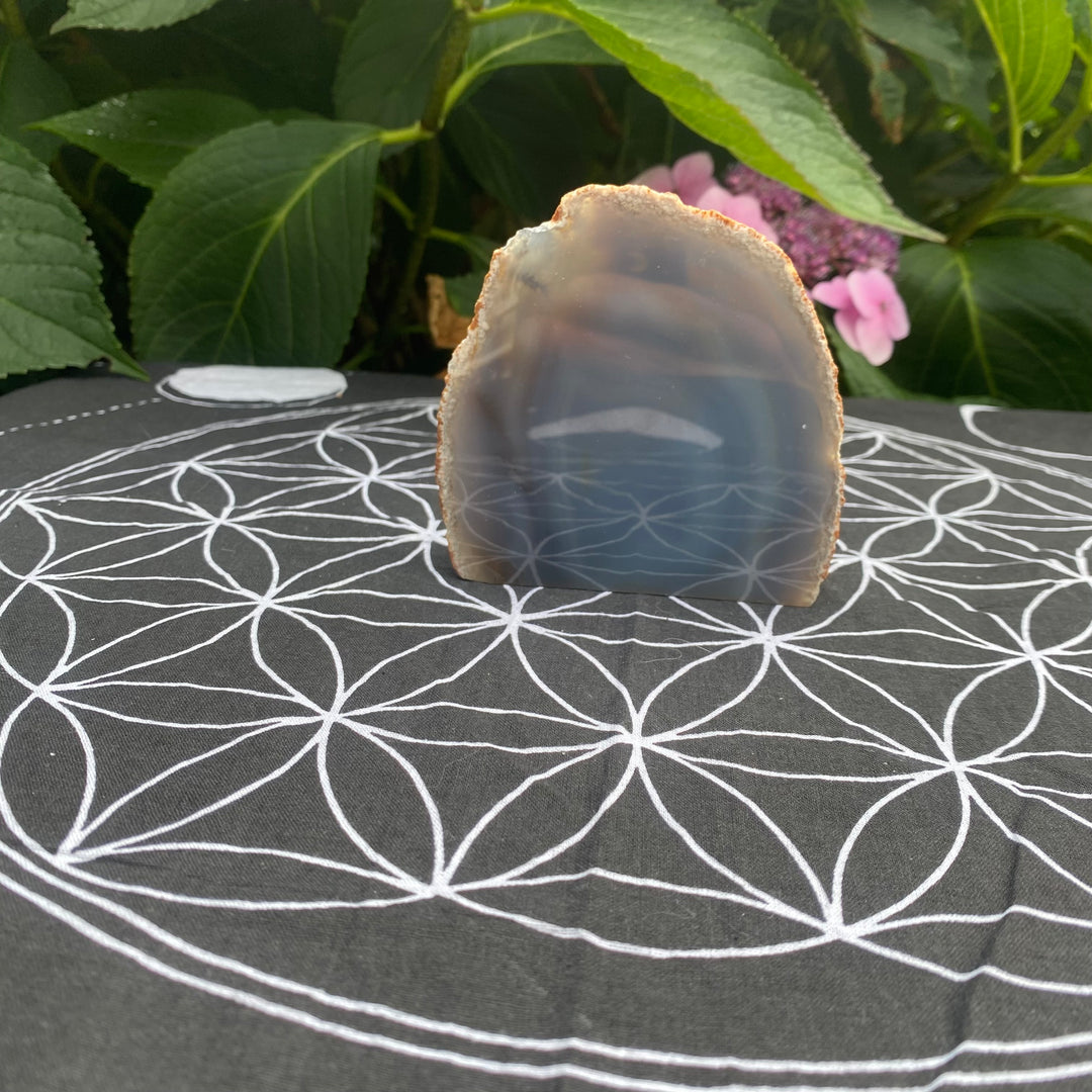 Grey Agate Slice – Grounding &amp; Calm Energy