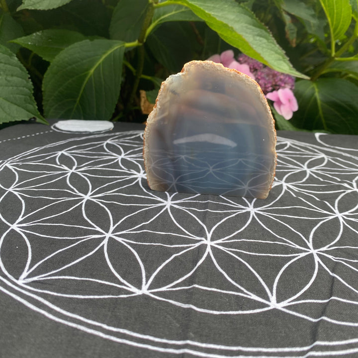 Grey Agate Slice – Grounding &amp; Calm Energy