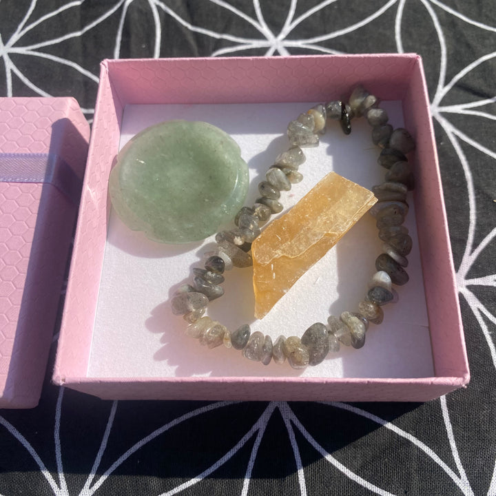 Labradorite, Green Aventurine &amp; Citrine Crystal Calm Gift Set - Pink Bloom