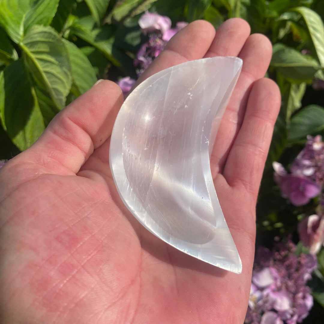 Small Selenite Moon Dish – Cleansing &amp; Calm Energy