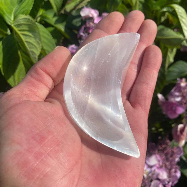 Small Selenite Moon Dish – Cleansing &amp; Calm Energy