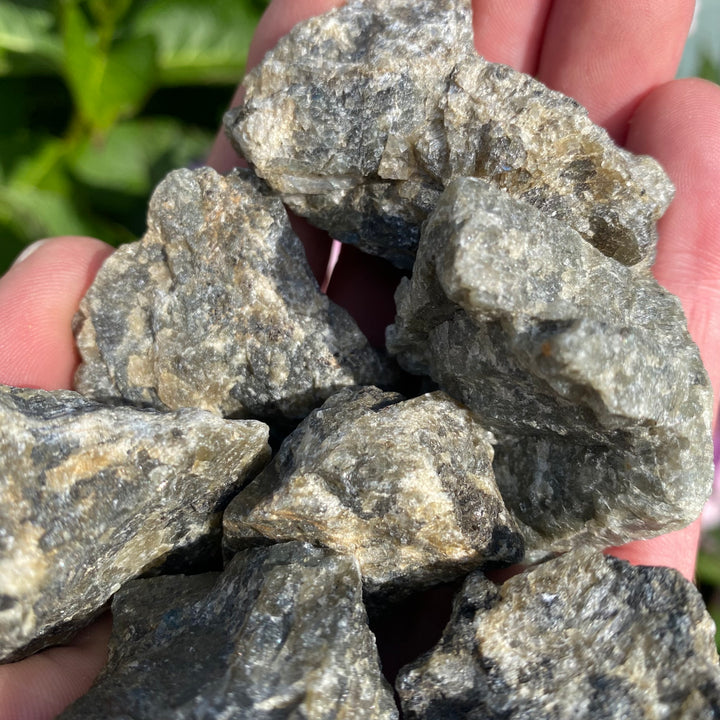 Raw Labradorite Crystals – Transformation &amp; Intuition