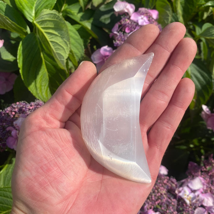 Small Selenite Moon Dish – Cleansing &amp; Calm Energy
