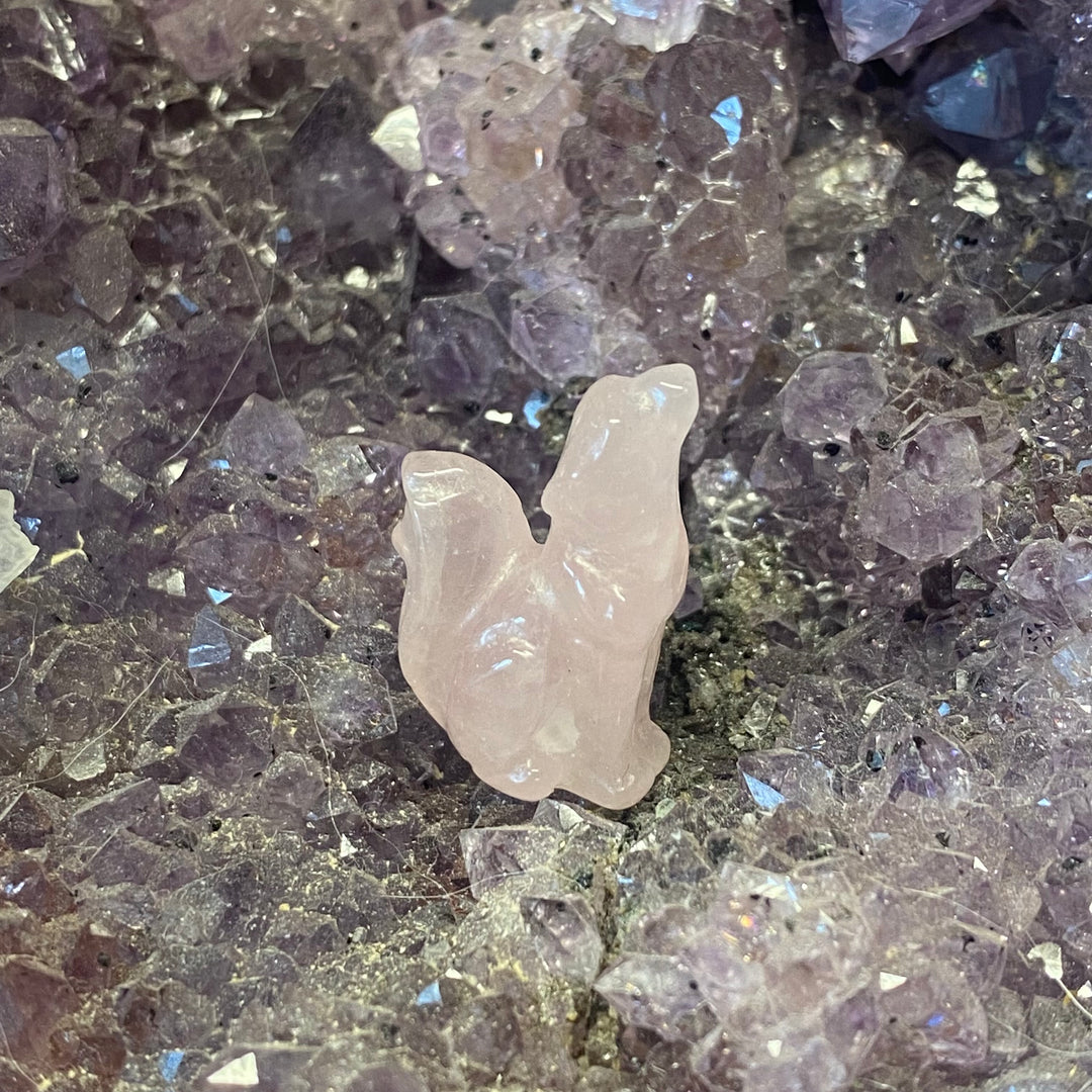 Rose Quartz Wolf Carving — Soft Love &amp; Gentle Protective Energy
