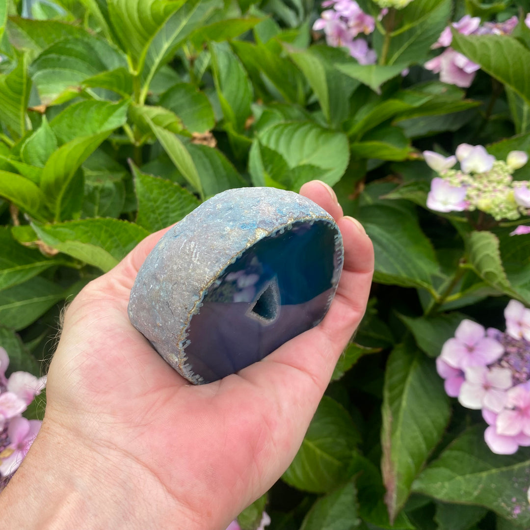 Blue Dyed Agate Geode – Calm &amp; Clear Communication