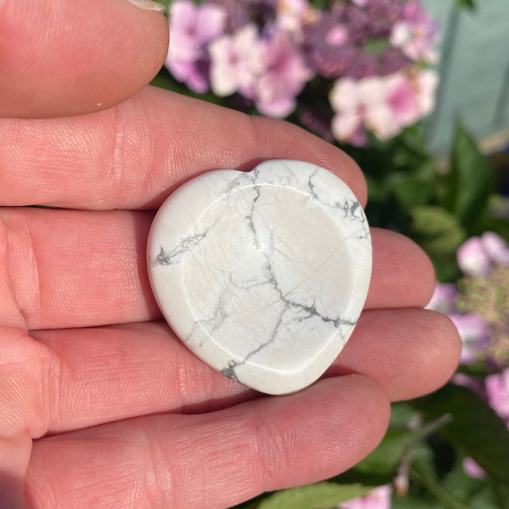 Howlite Heart Worry Stone – Peace &amp; Comfort
