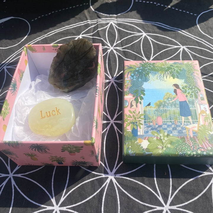 Green Jade “Luck” Smooth stone &amp; Half Polished Raw Labradorite Crystal Gift Set – Stylish Gift Box