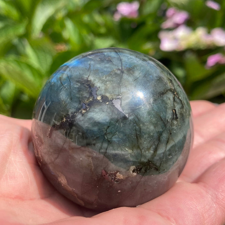 Grey Labradorite Crystal Sphere – Soft Flash &amp; Protective Energy