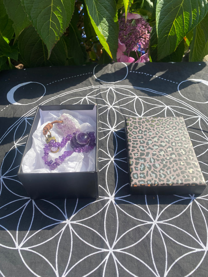 Amethyst Gift Pack – Keyring, Bracelet &amp; Tumble Stone – Calm &amp; Protection