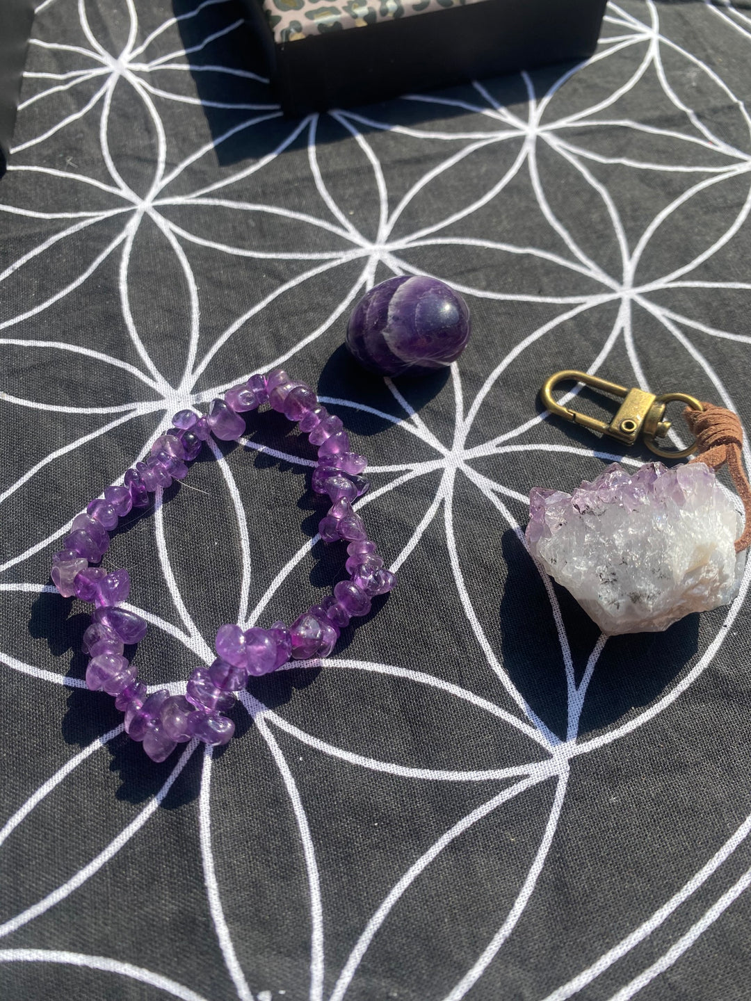 Amethyst Gift Pack – Keyring, Bracelet &amp; Tumble Stone – Calm &amp; Protection