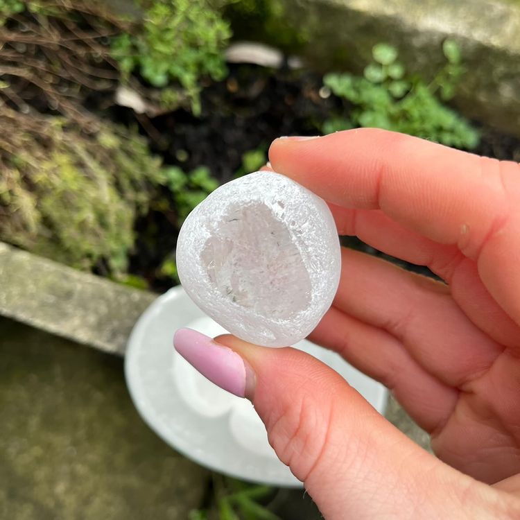 Clear Quartz Dragon Egg (1PC)